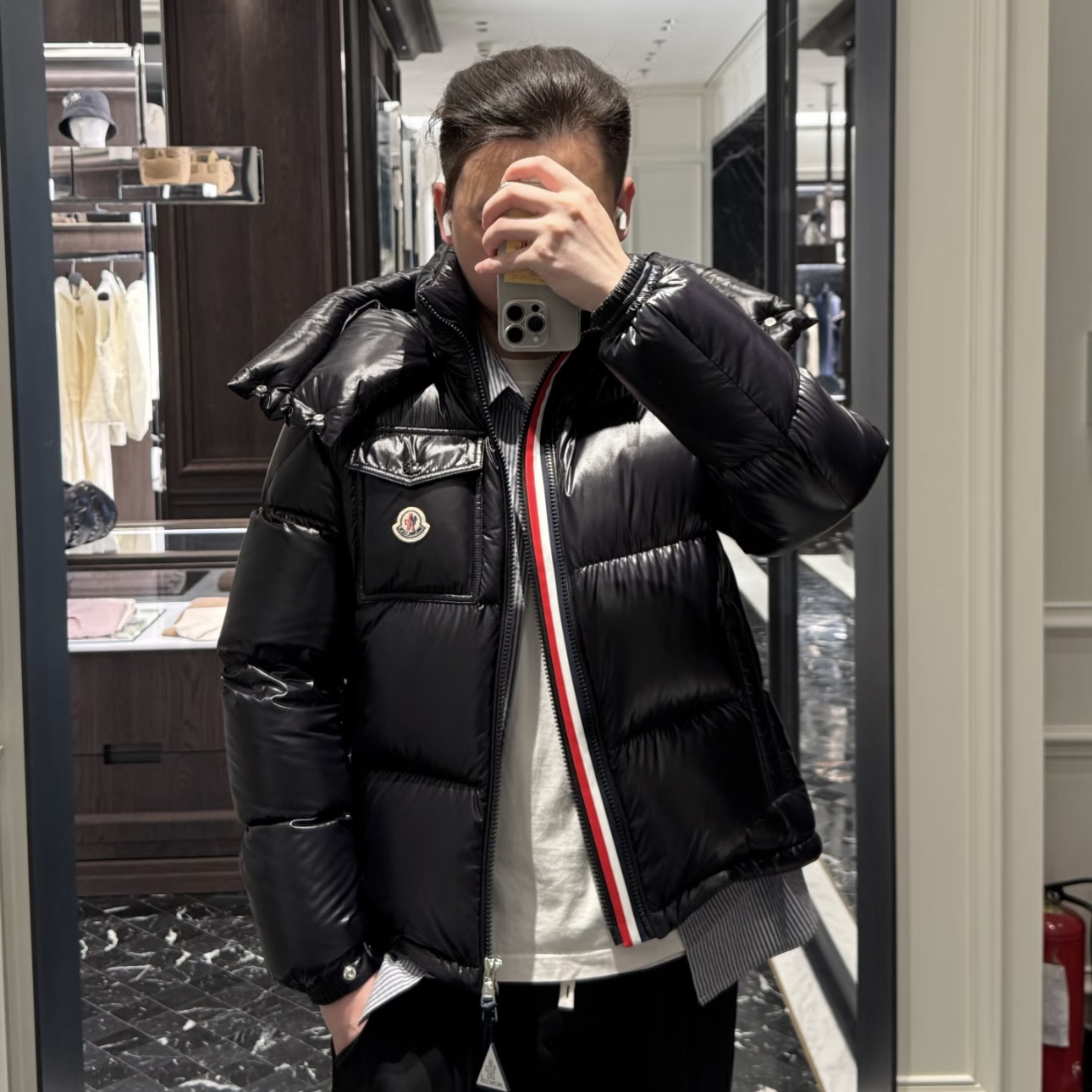 未使用 MONCLER 彩条款黑色羽绒服合集