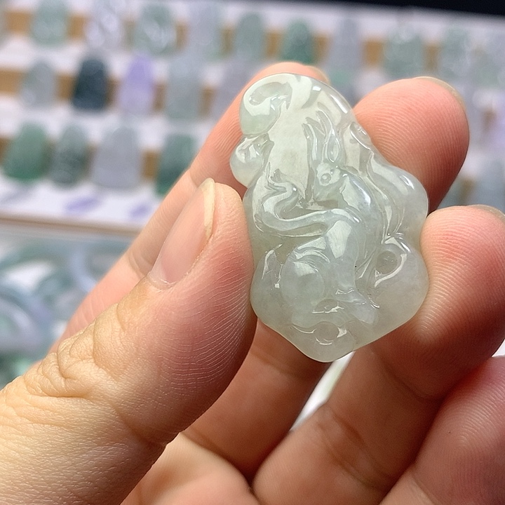 翡翠颈饰未镶嵌翡翠