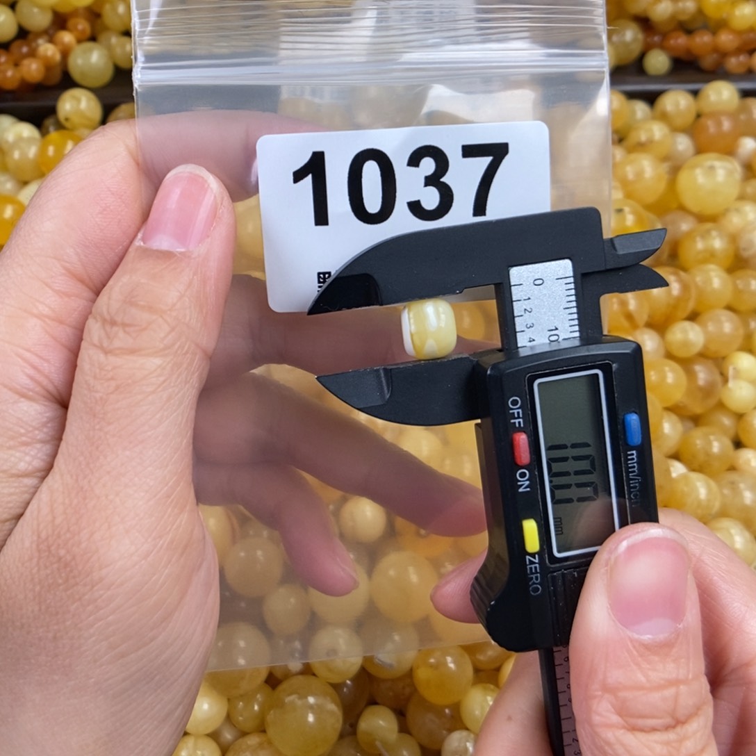 未镶嵌琥珀珠宝奇石