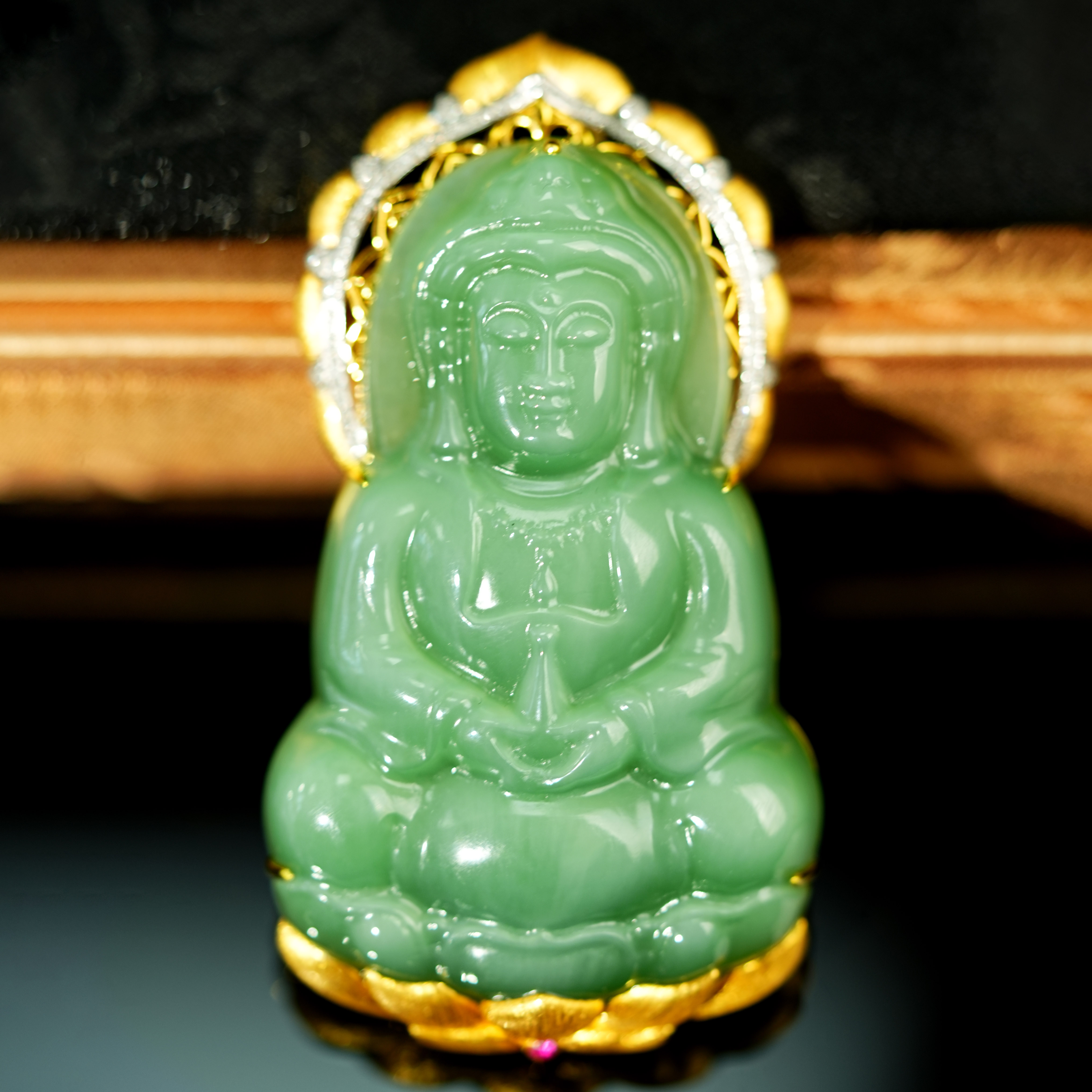『小浩珠宝』纯天然和田玉冰底荧光观音吊坠18K金镶嵌雕刻