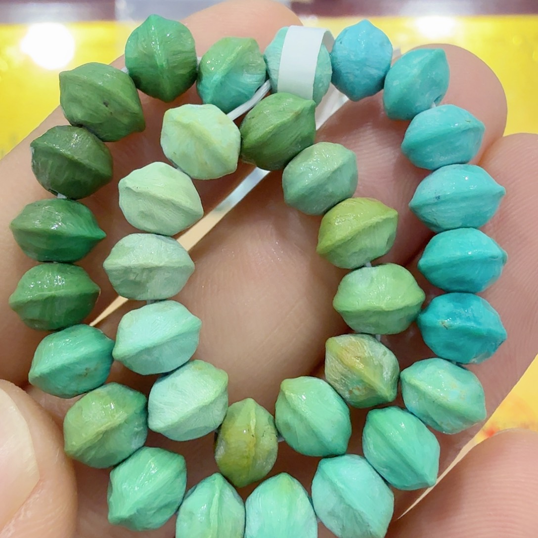 绿松石未镶嵌珠宝奇石