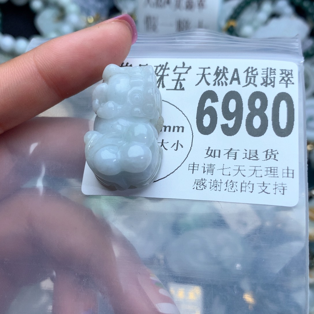 翡翠颈饰未镶嵌6980。