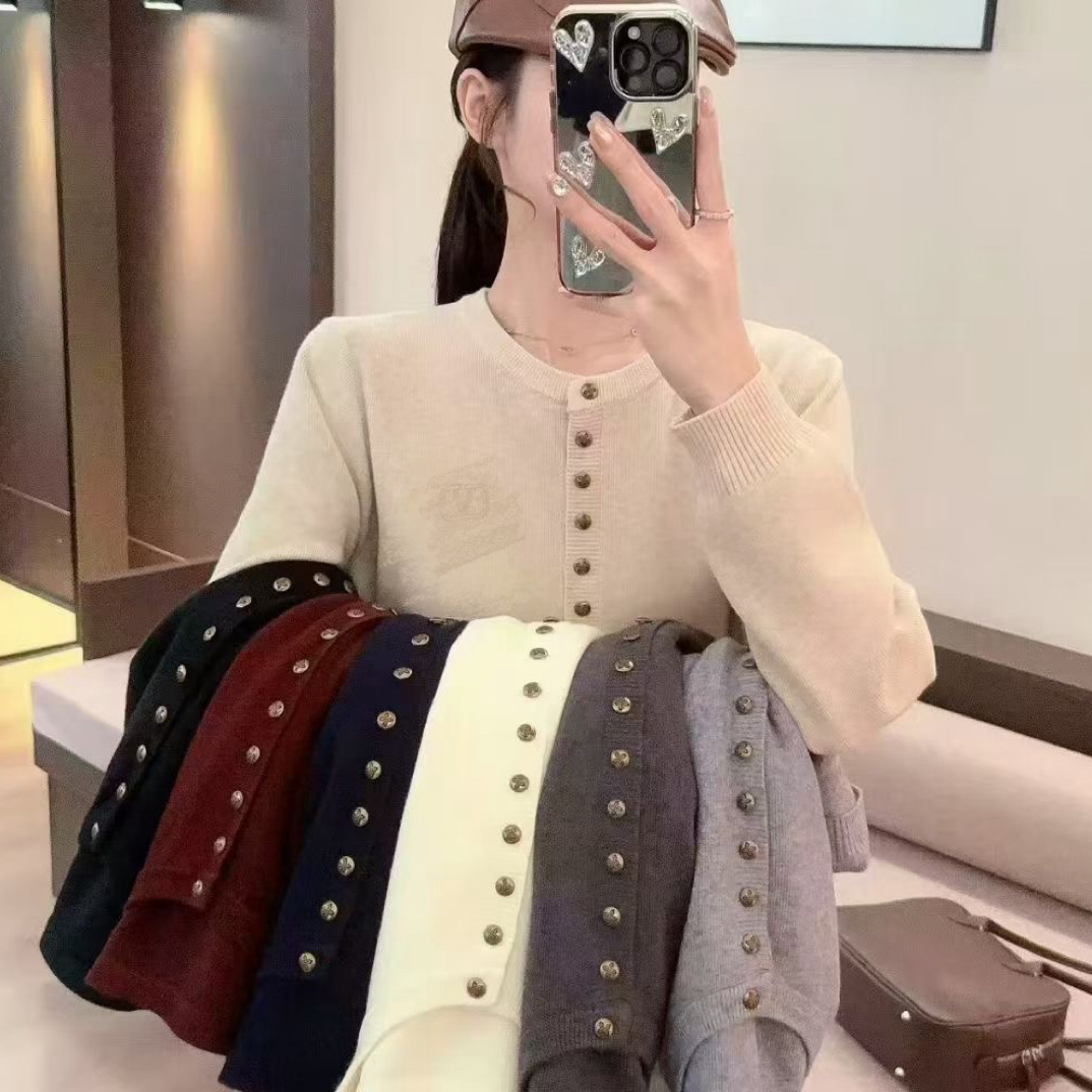 慧慧家新款洋气显瘦款扣子针织衫