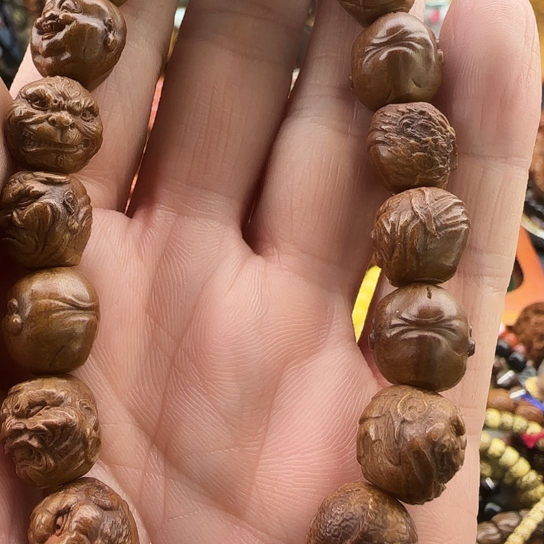 文玩核桃吊坠龙纹