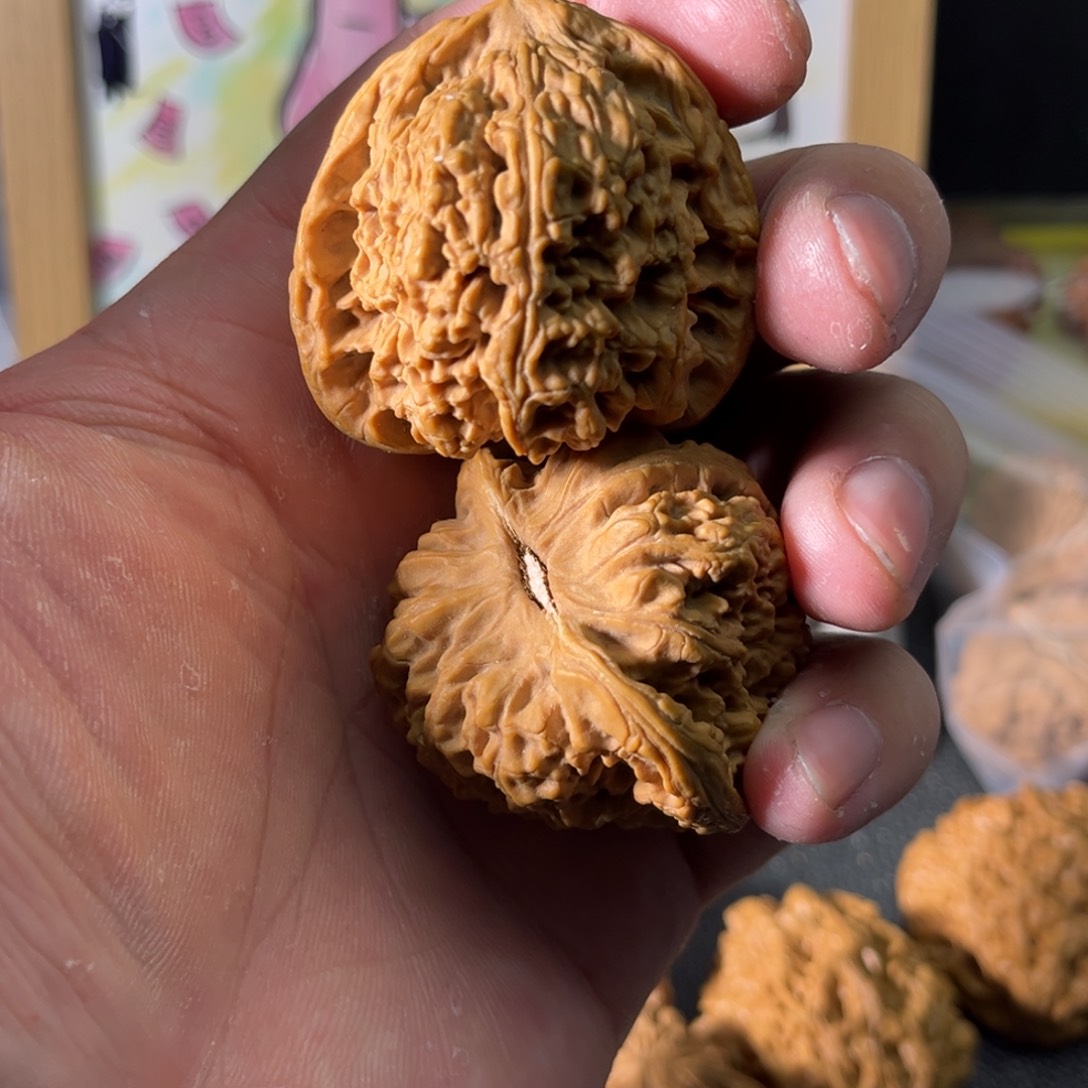 文玩核桃把件张***?南疆