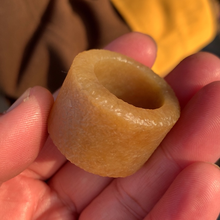颈饰未镶嵌透闪石质玉