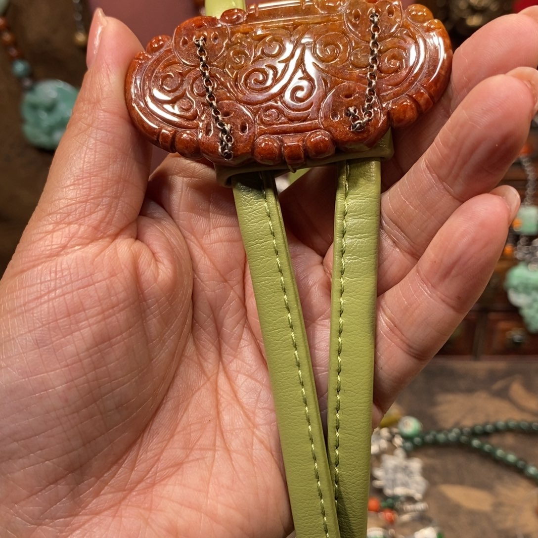 翡翠吊坠(赠链)未镶嵌