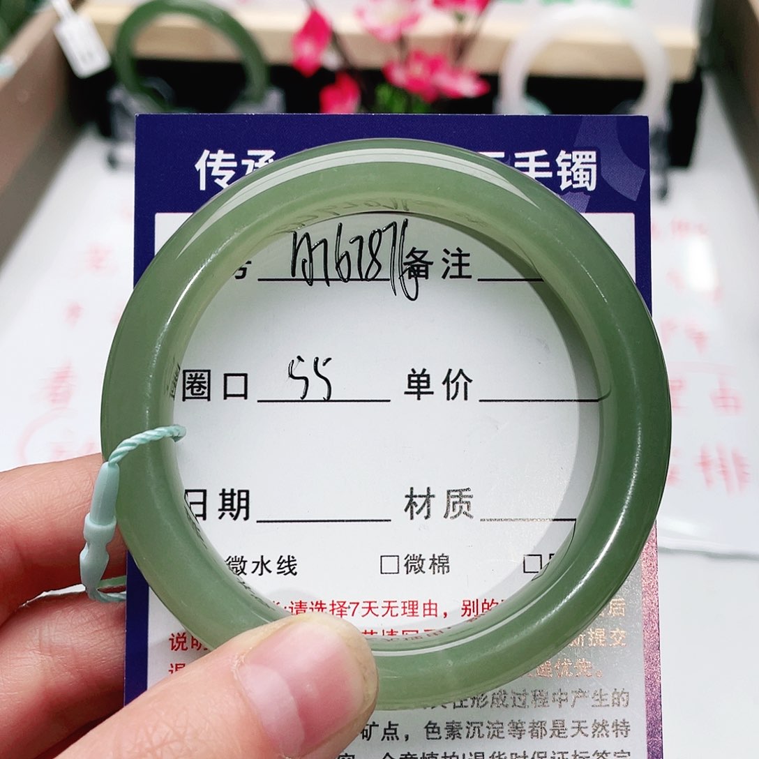 和田玉手镯未镶嵌勿**安