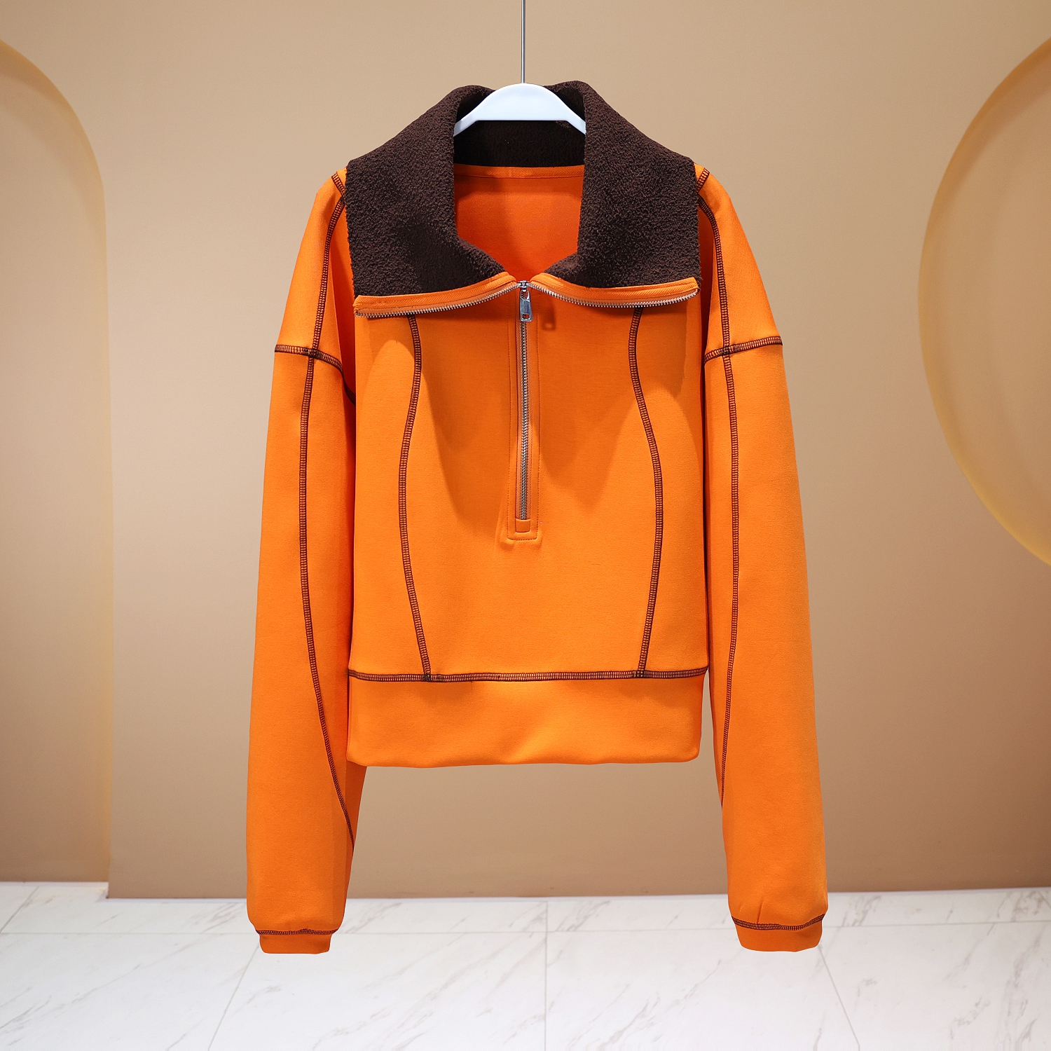 【程二女装】2025春季《霜橙压香橘》爱玛橙撞色拼接半拉链卫衣6029