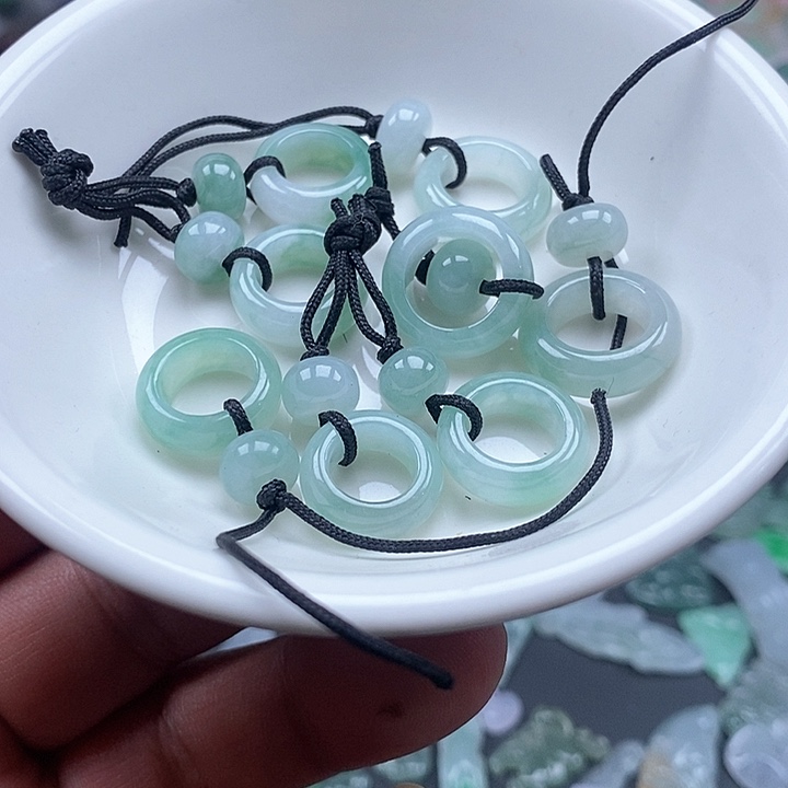 吊坠(不含链)未镶嵌翡翠一个60