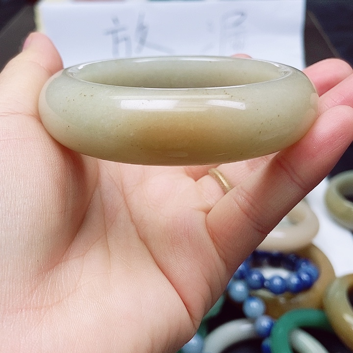 石英质玉手镯未镶嵌