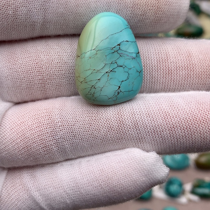 绿松石未镶嵌珠宝奇石