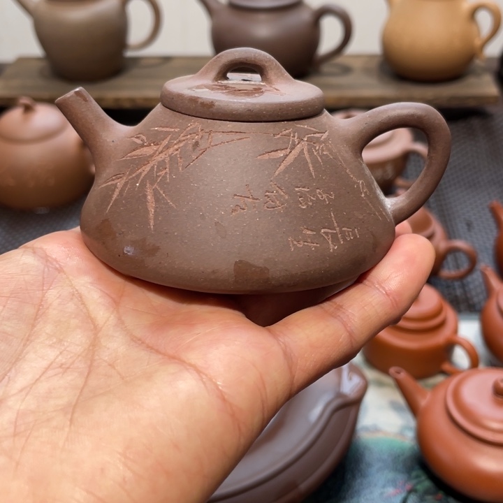 紫砂茶壶?*?子治石飘