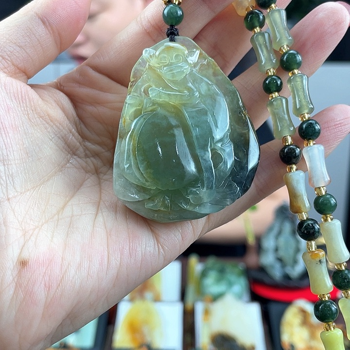 蛇纹石玉未镶嵌颈饰