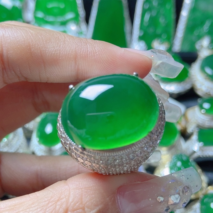 翡翠颈饰未镶嵌181825。