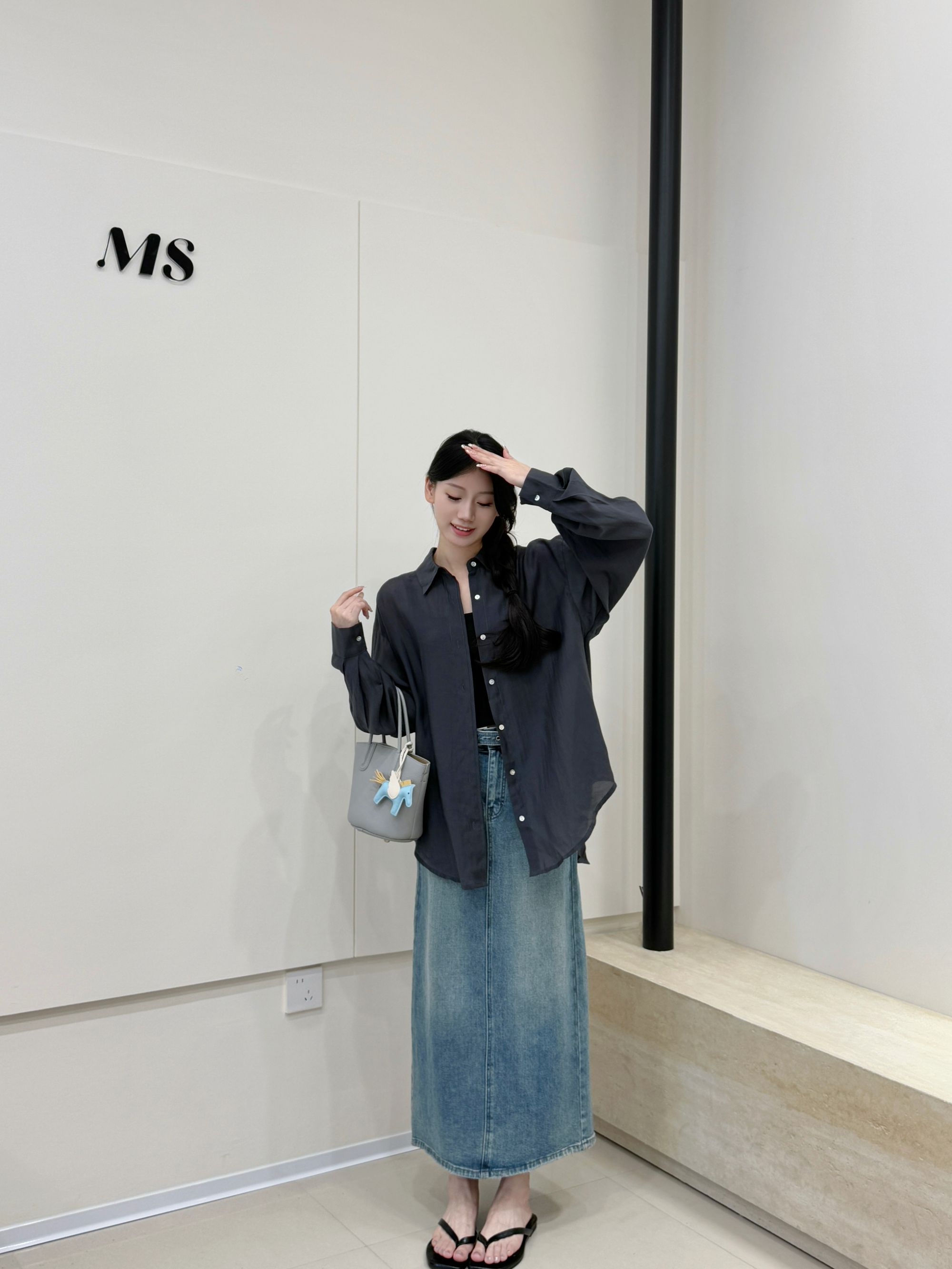 韩系轻薄黑色防晒衬衫女长袖宽松纯色透气外搭衬衣2025早秋款