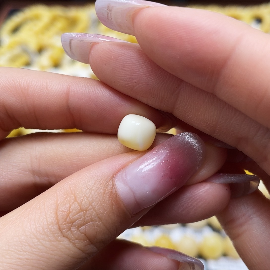 蜜蜡裸石未镶嵌老型8.5✖️7.6mm