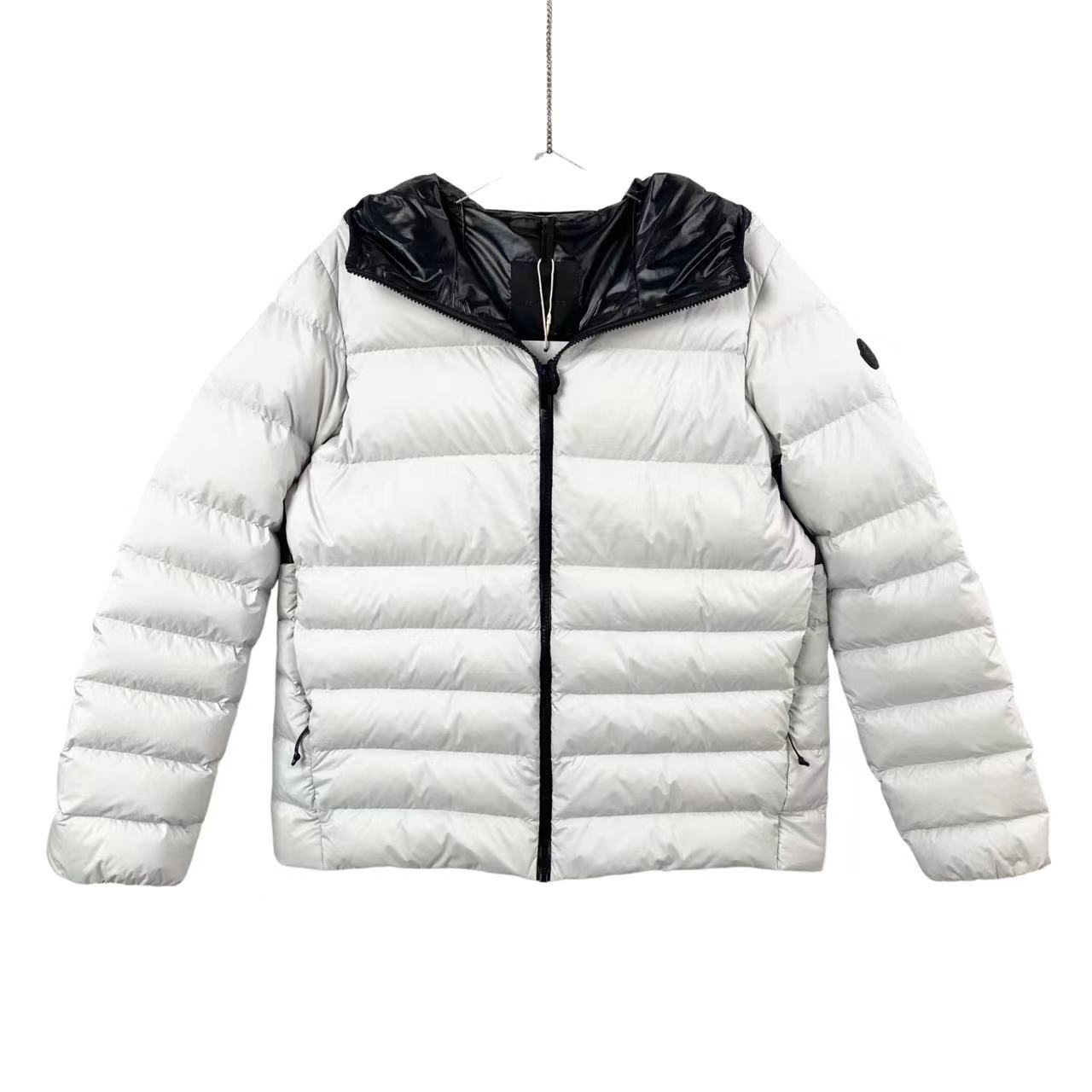 全新未使用 MONCLER  yy零二二三 锦纶 袖标后背logo羽绒服 2码