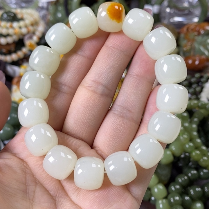 透闪石质玉手串未镶嵌小**玉