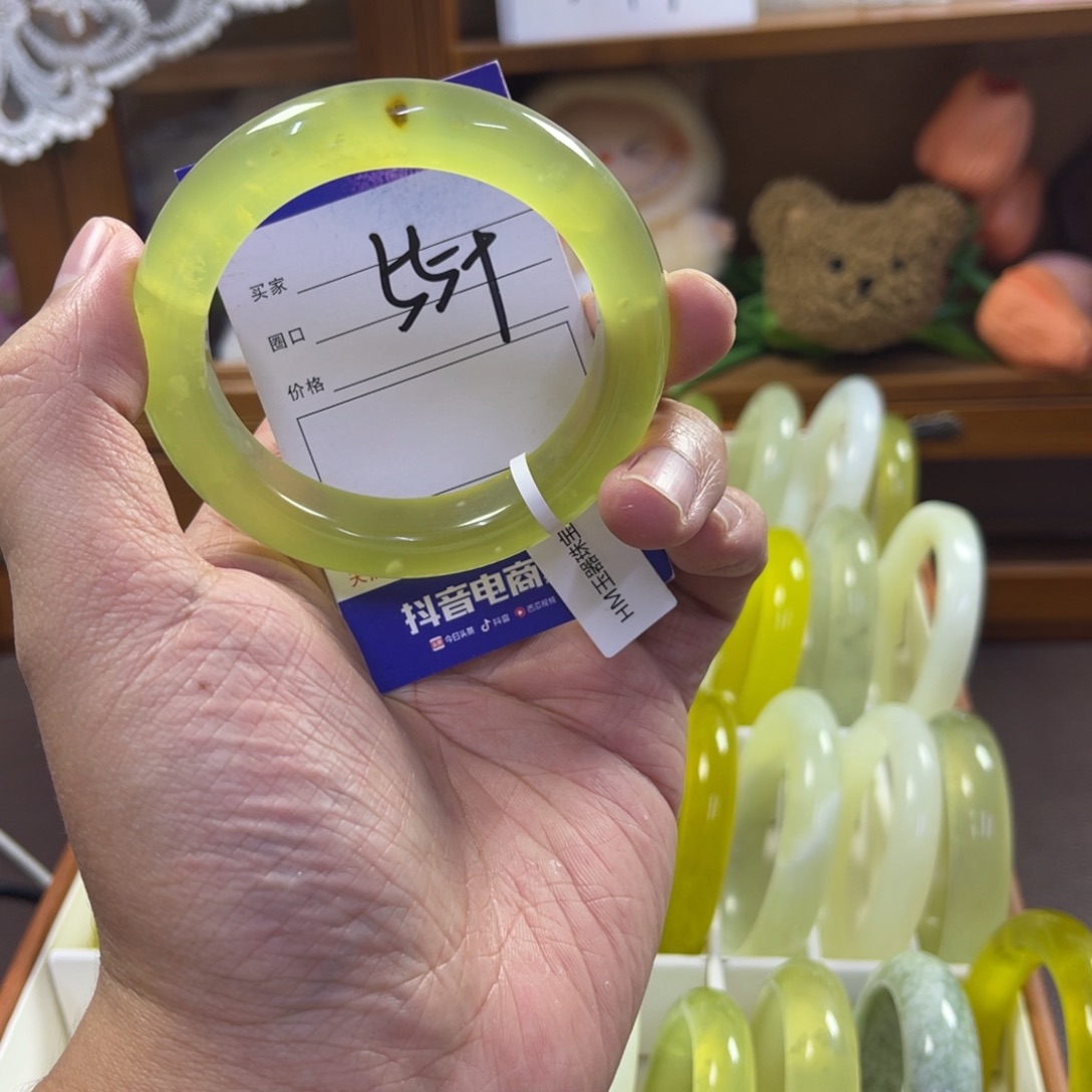 蛇纹石玉未镶嵌手镯88瑕疵