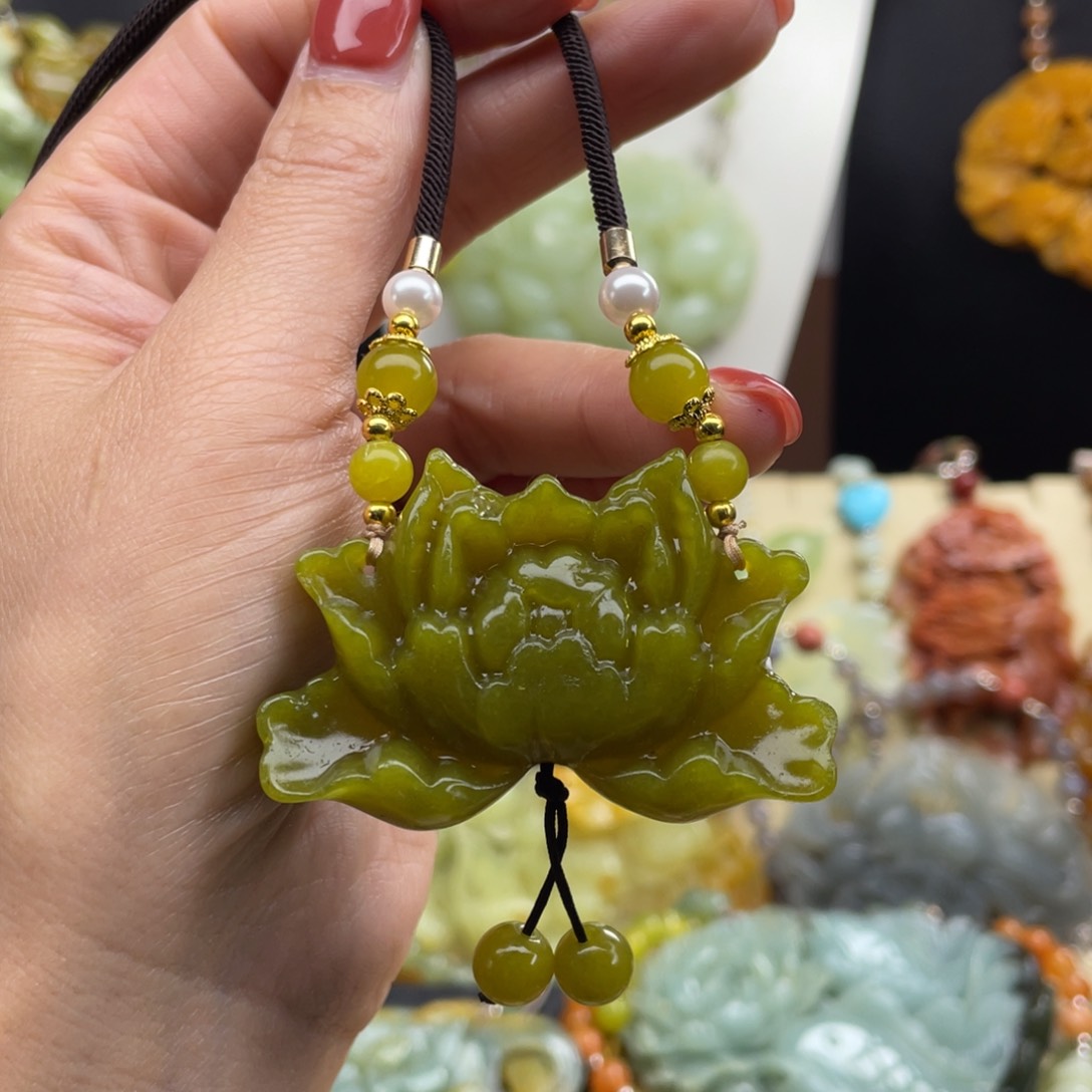 未镶嵌蛇纹石玉颈饰