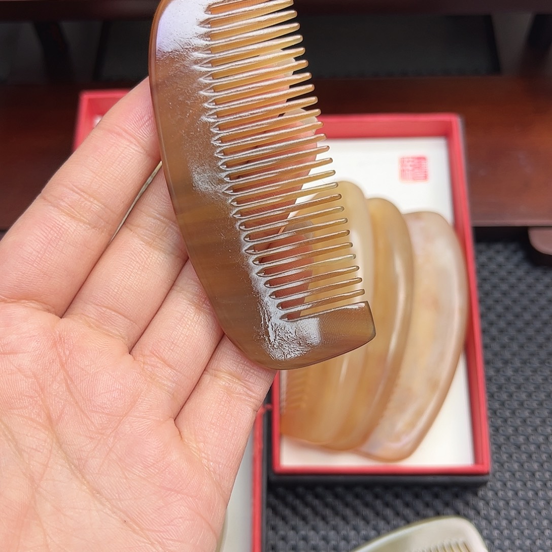 纯手工制作纯牛角梳子