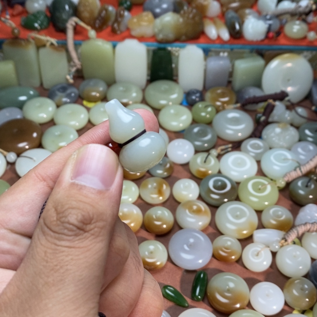 和田玉未镶嵌吊坠(不含链)