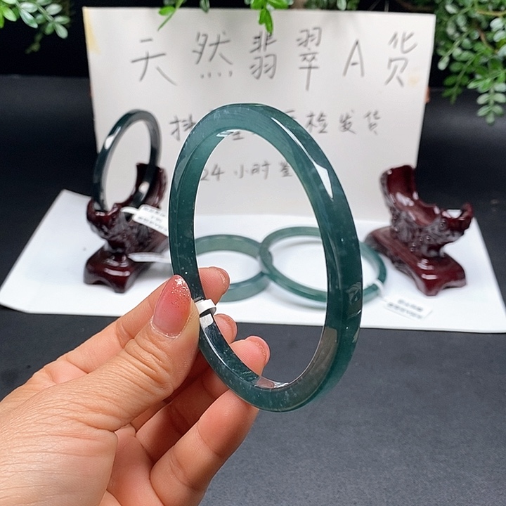 翡翠手镯未镶嵌68尺寸