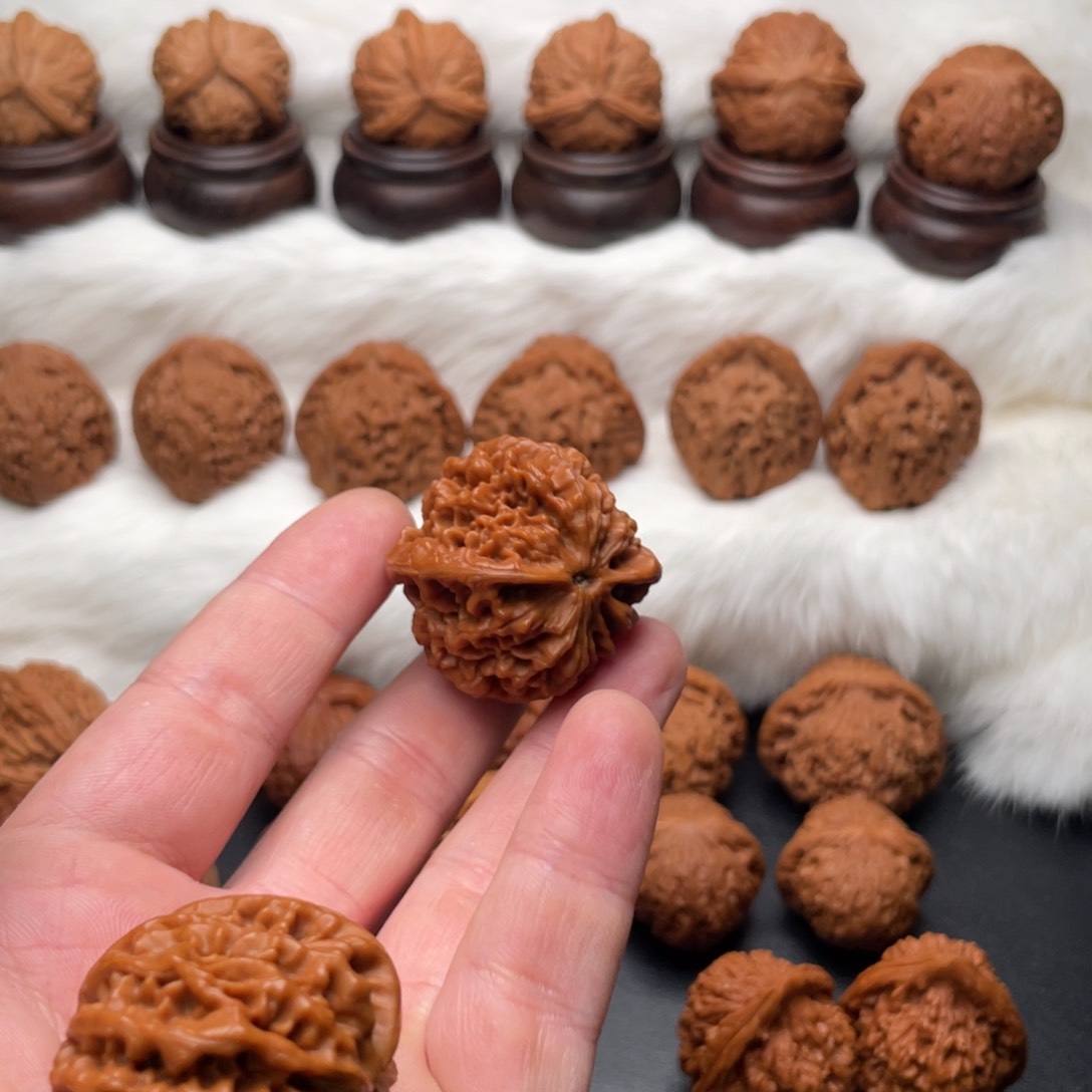 文玩核桃吊坠L****）秦闷