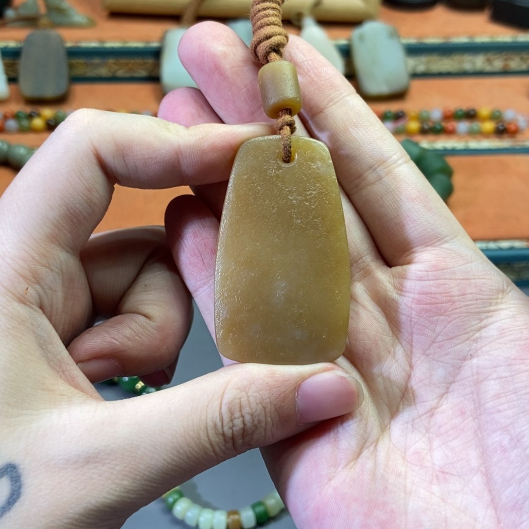 和田玉颈饰未镶嵌