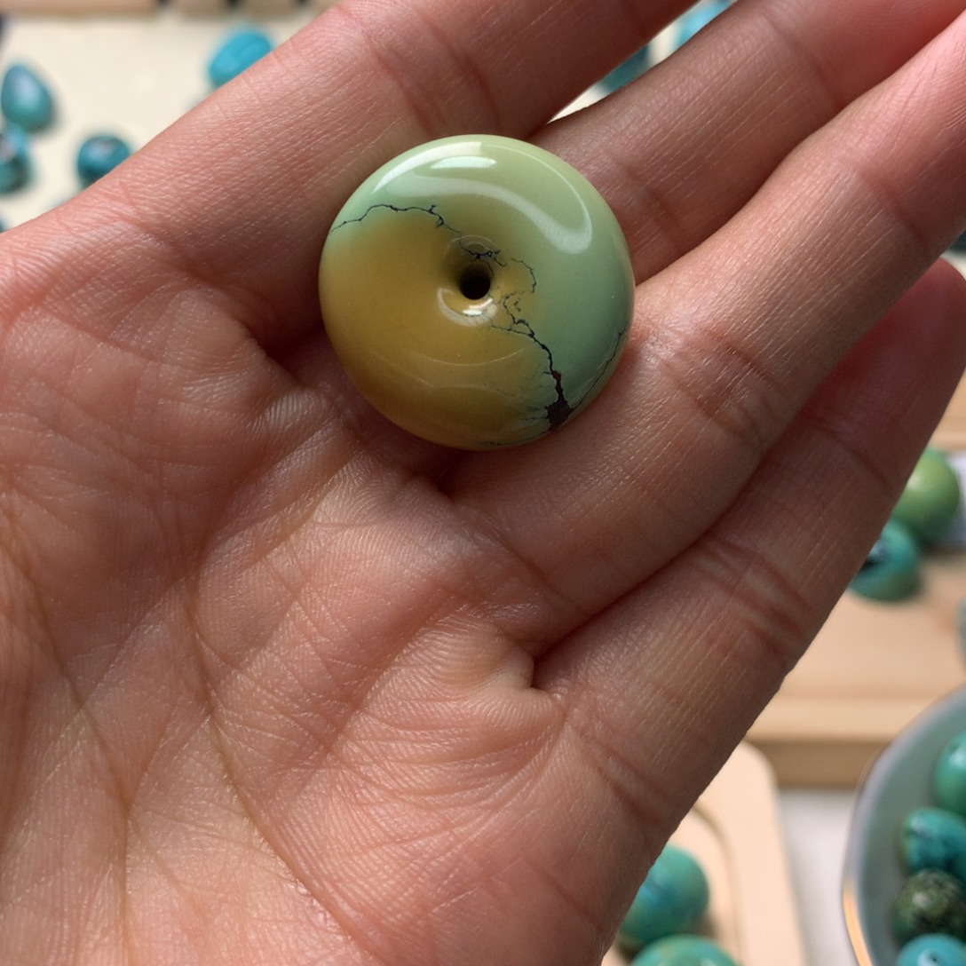 只***妳绿松石未镶嵌珠宝奇石