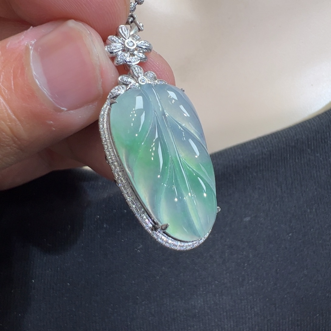 翡翠吊坠(不含链)18K金镶嵌