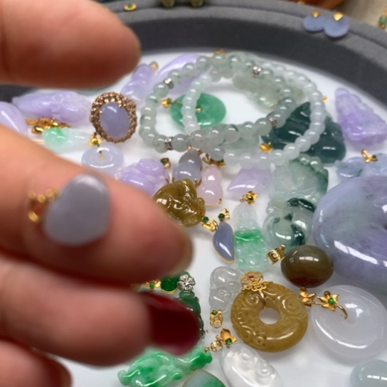 翡翠颈饰未镶嵌翡翠