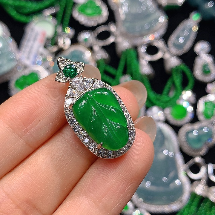 翡翠颈饰未镶嵌翡翠