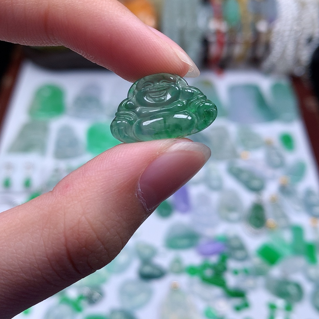 翡翠裸石缅甸天然A货翡翠阳绿佛公