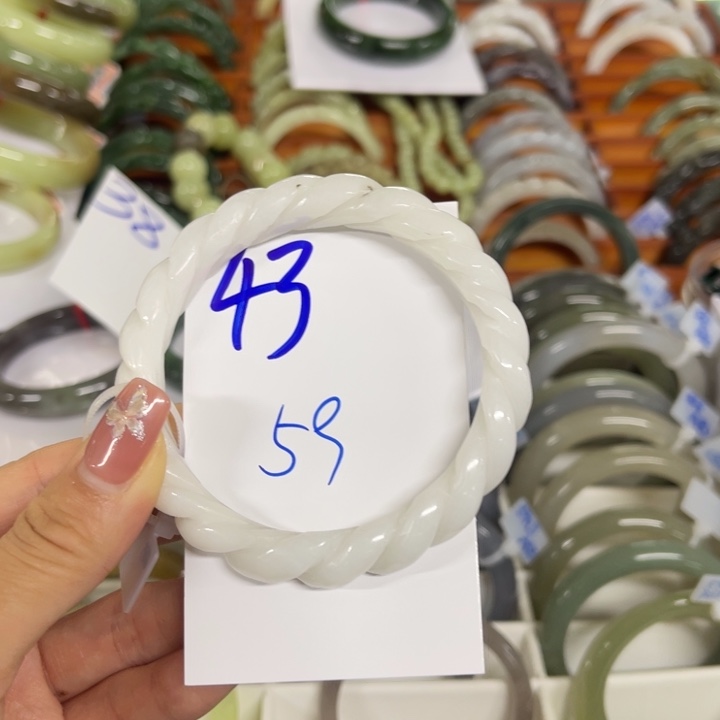 和田玉未镶嵌手镯