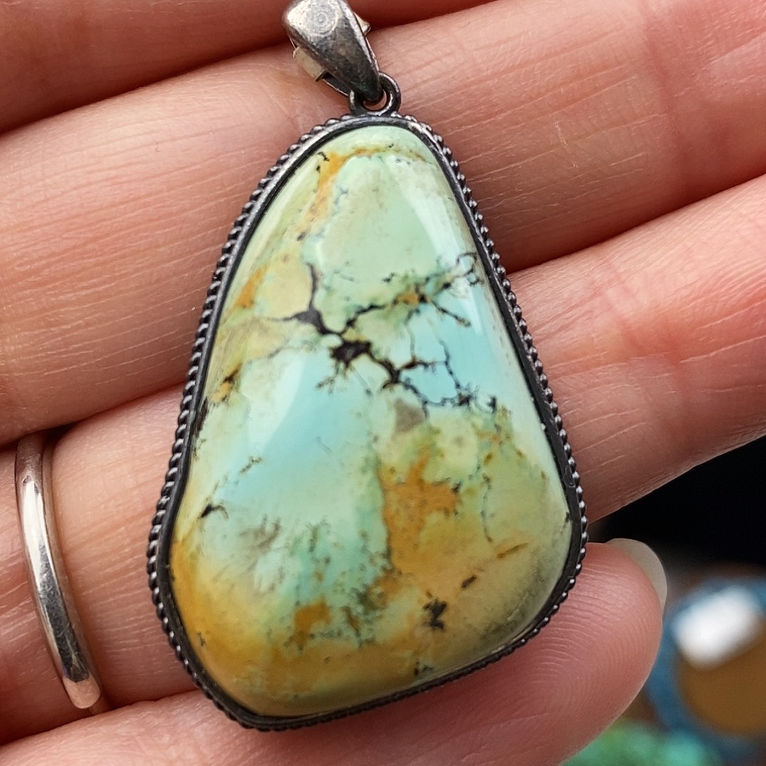 绿松石未镶嵌原矿