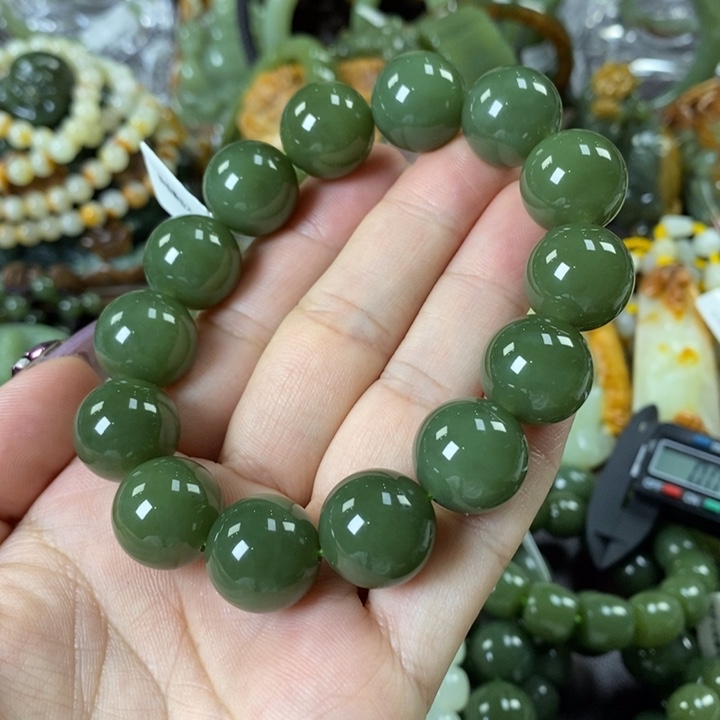 透闪石质玉手串未镶嵌安****机
