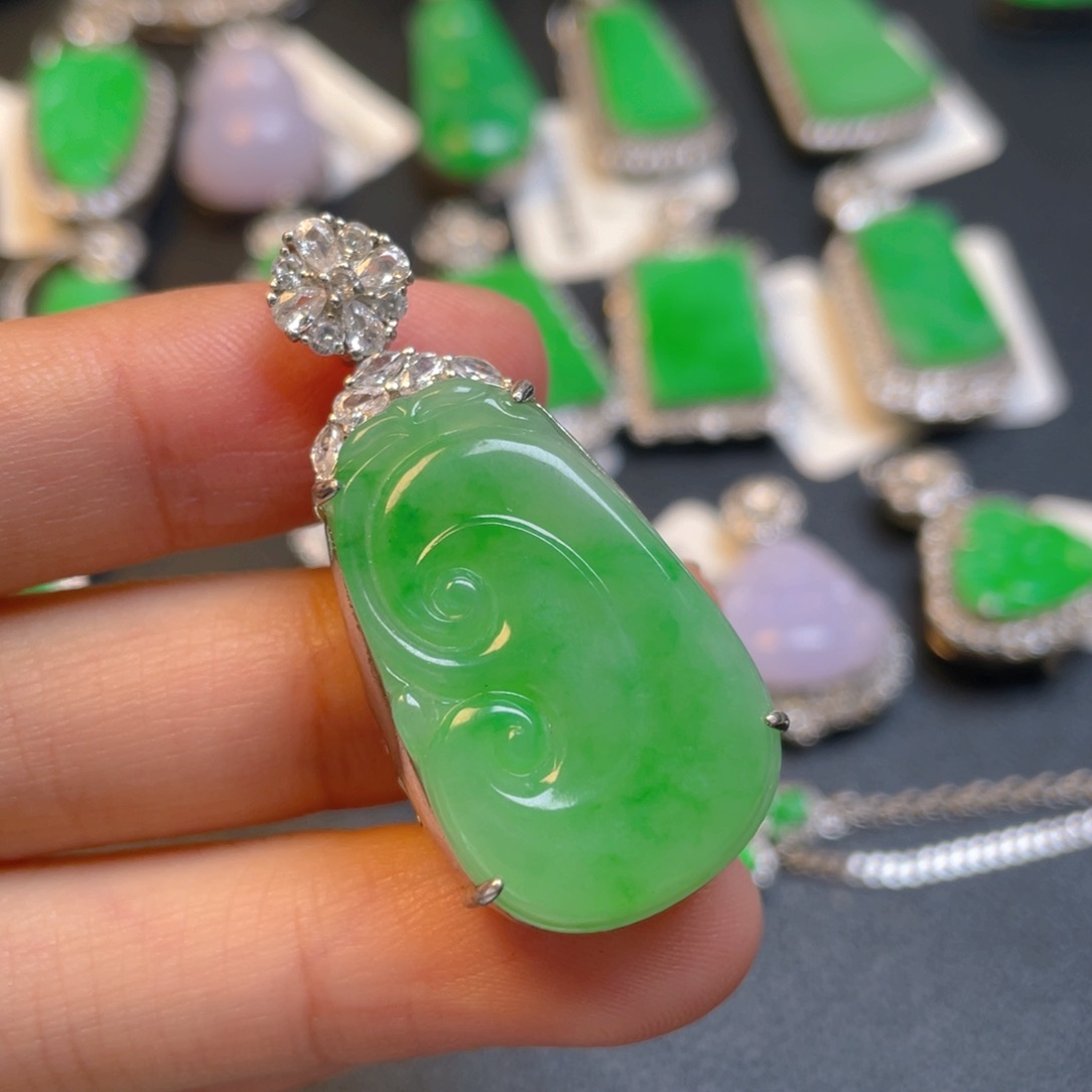 翡翠银S925镶嵌颈饰嗯*