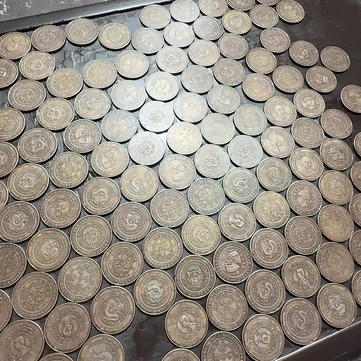 铜5个双龙。做旧的。