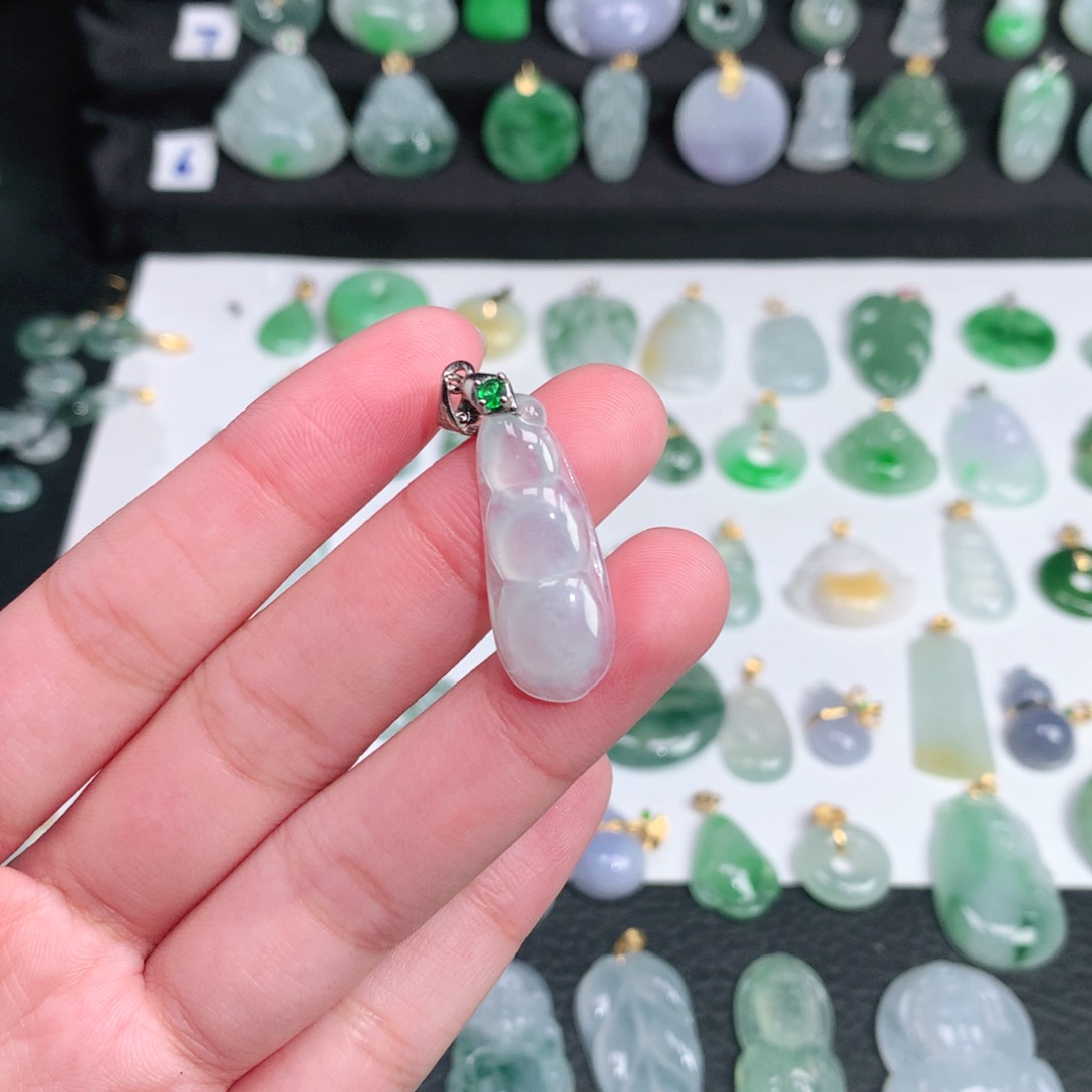 翡翠颈饰未镶嵌翡翠