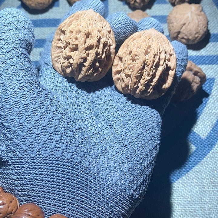 文玩核桃吊坠虎头