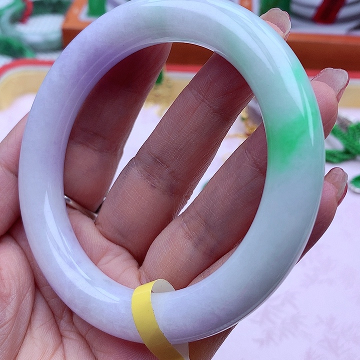 翡翠手镯未镶嵌翡翠