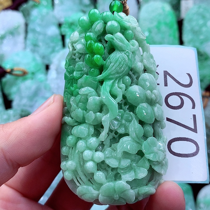 吊坠(不含链)未镶嵌翡翠