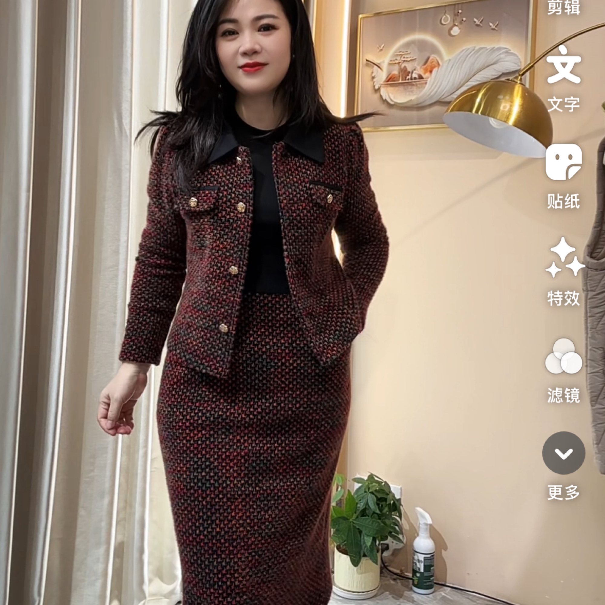 【俊端推荐】2025冬季新款气质修身幻彩红翻领连衣裙长袖两件套装