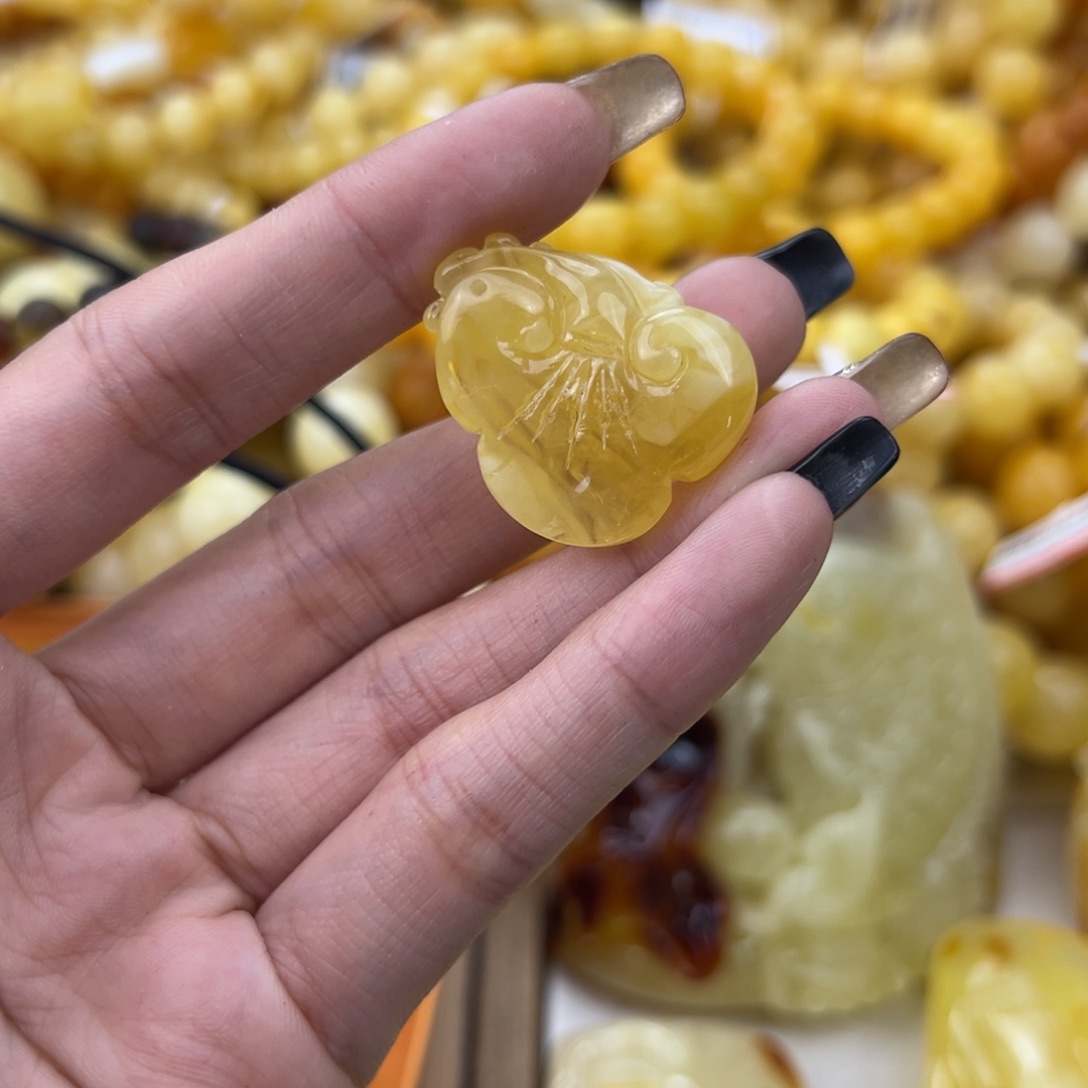 琥珀珠宝奇石未镶嵌