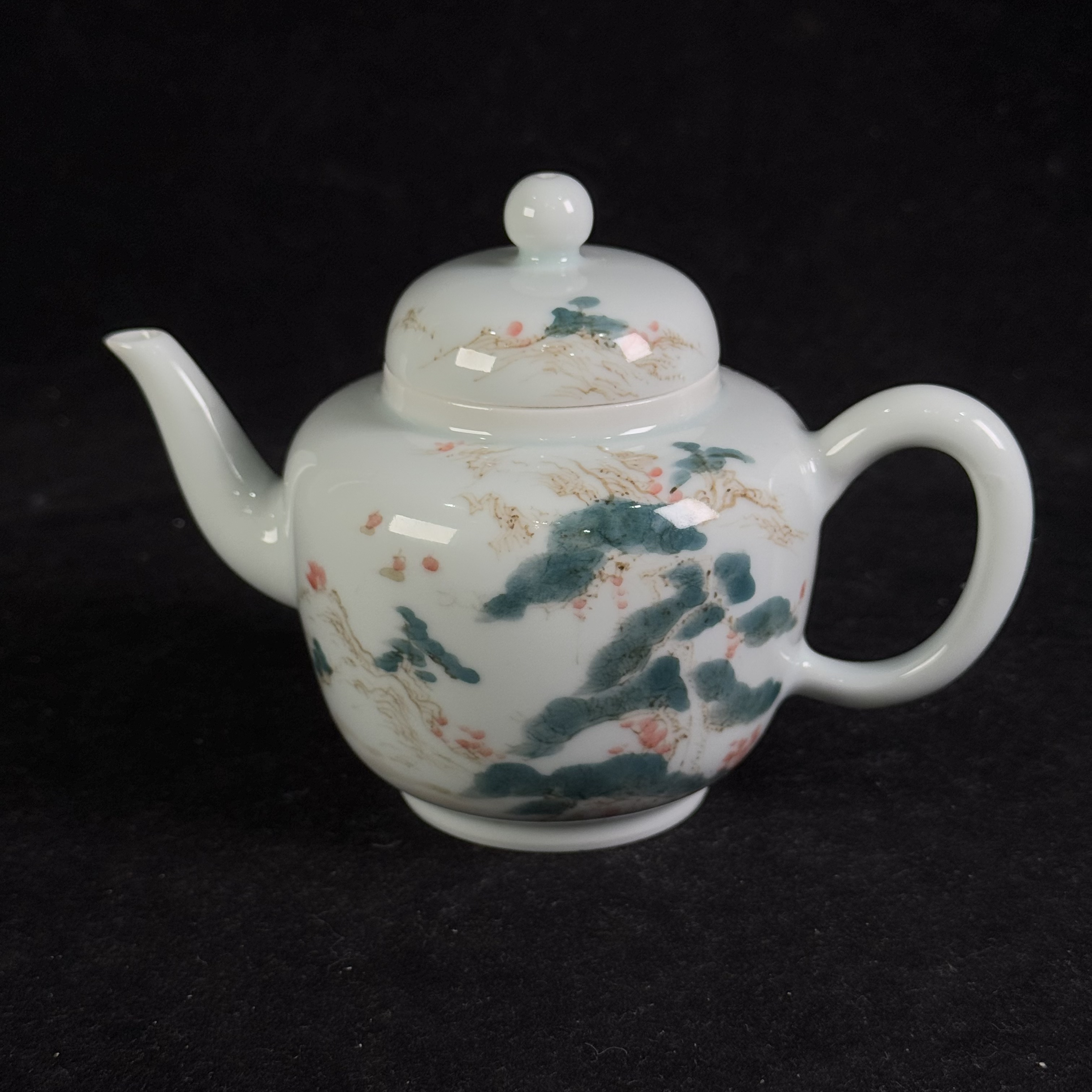 M粉彩山水通景纹执壶