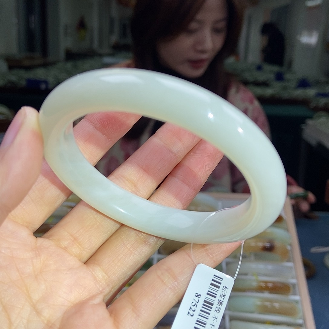 和田玉手镯未镶嵌58