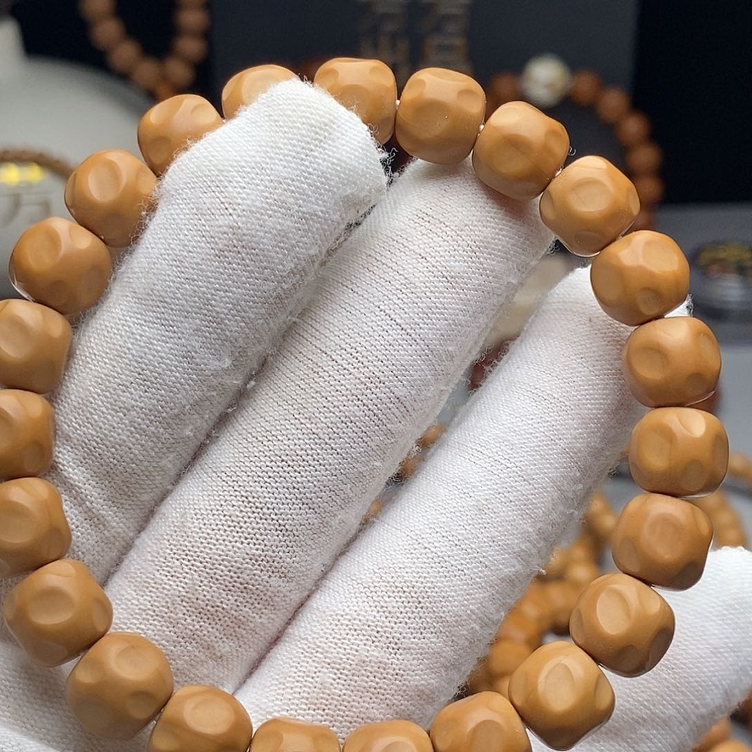 文玩核桃吊坠奶酪