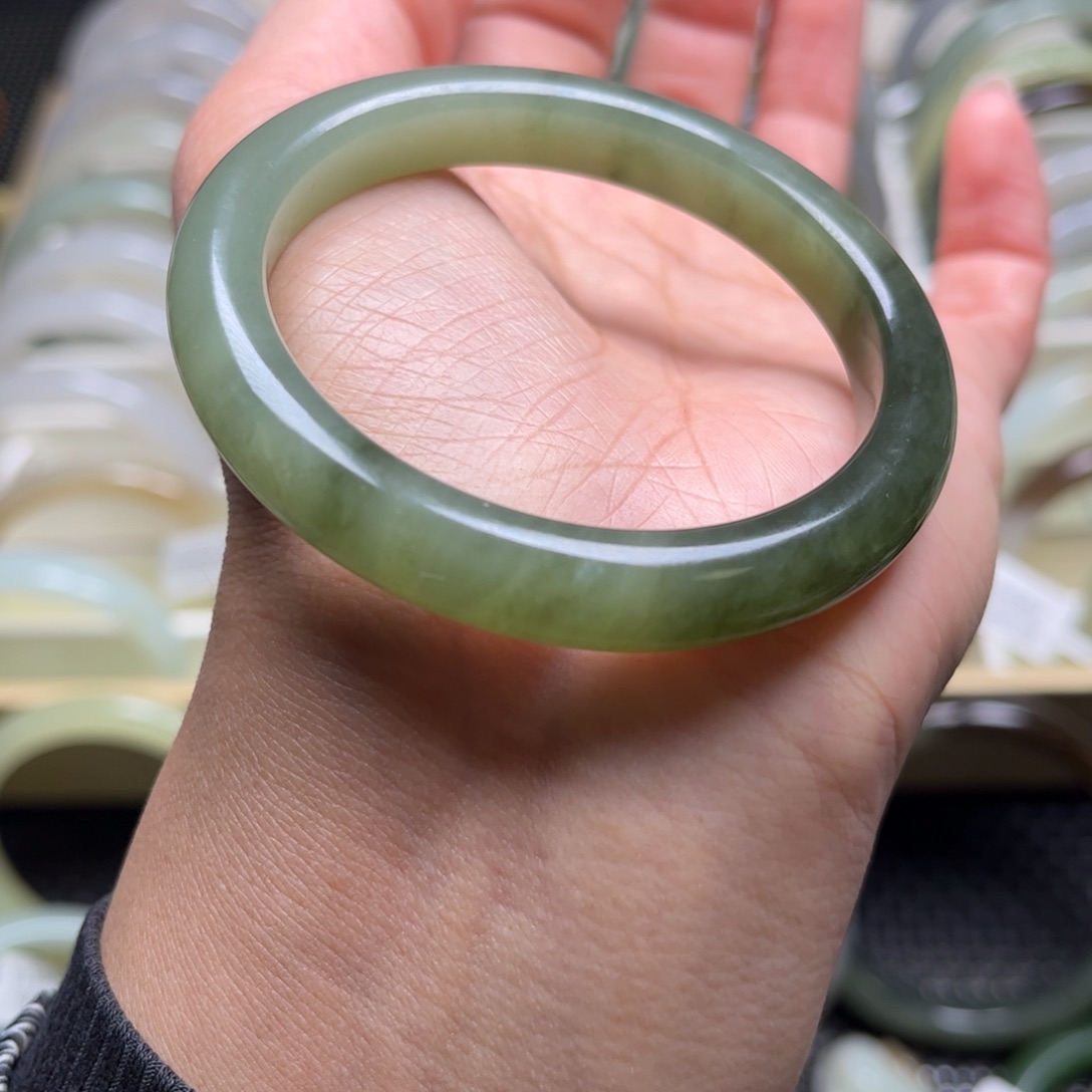 一***过和田玉未镶嵌手镯52圈